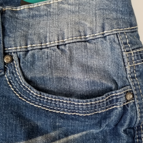 Ariya & Amethyst Jeans Blue Denim Curvy 11/12 Regular Booty Shorts With Cuffs - Picture 4 of 9